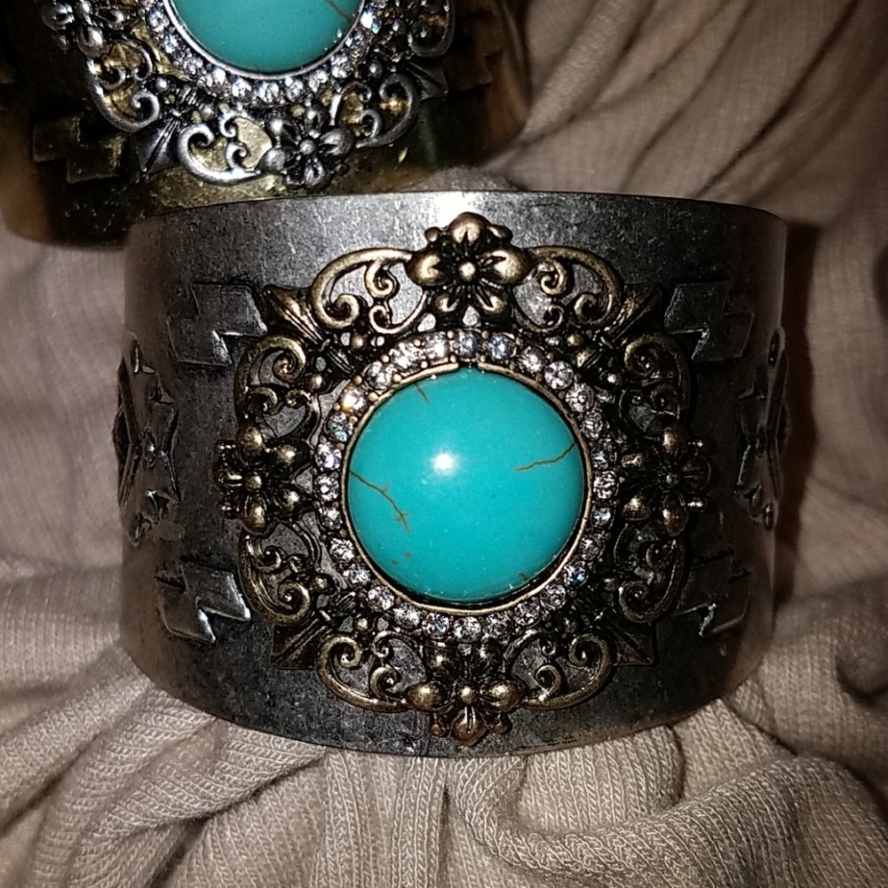 Bangles Costume Jewelry Silver and Bronze Tone - Picture 2 of 4